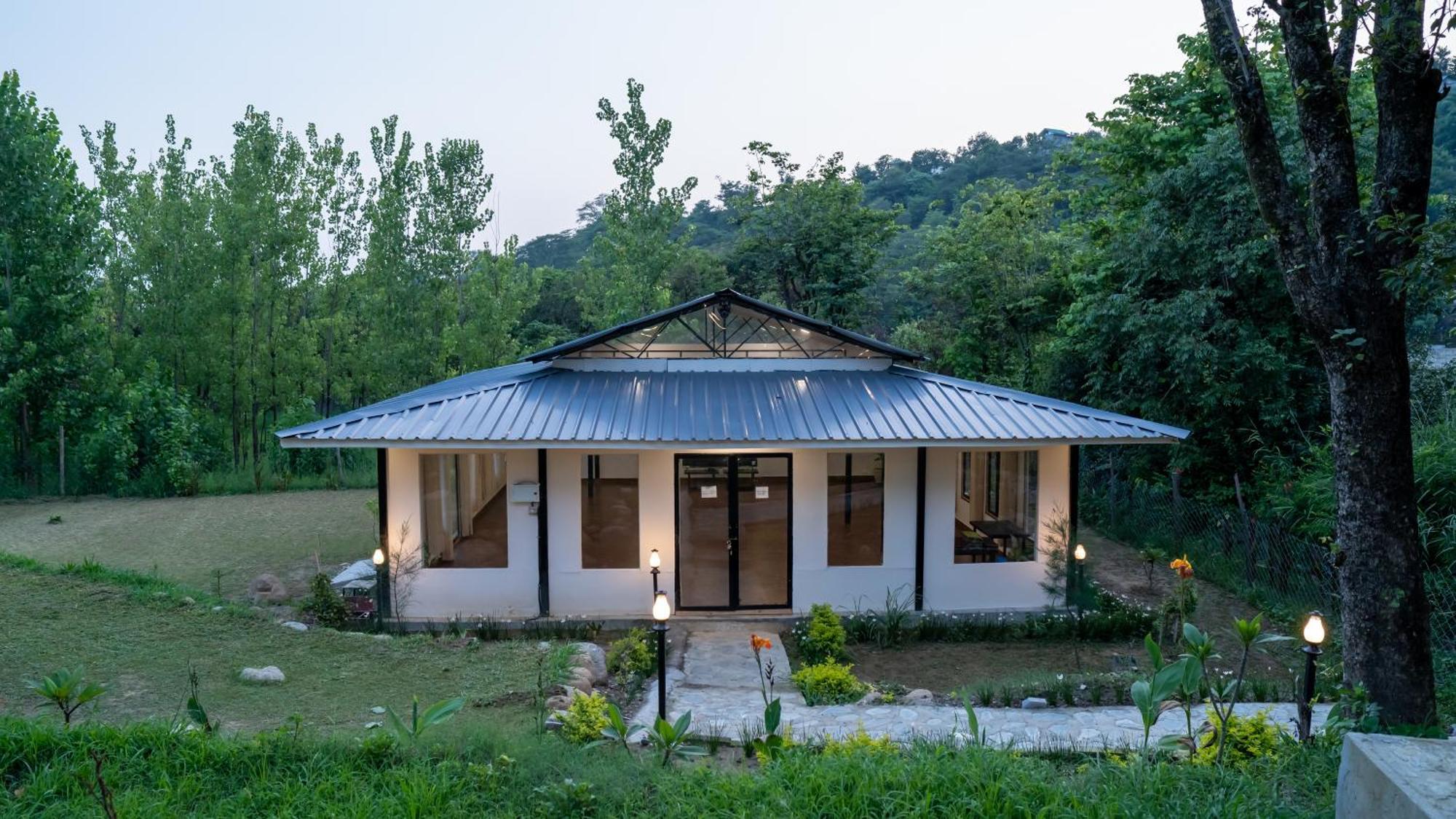 Dev Bhoomi Farms & Cottages Dharamshala Extérieur photo